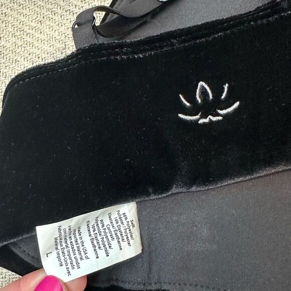 Beyond Yoga Sports Bra Size Large NWT Black Velvet Motion Long Line - Picture 7 of 11